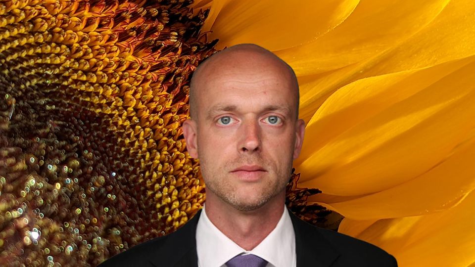 Ronald Van Genderen, senior manager research analyst, Morningstar against a close up of a sunflower