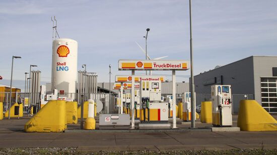 Investors back resolution to scrutinise Shell over LNG business